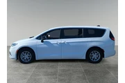Chrysler Pacifica 2024 Touri thumbnail