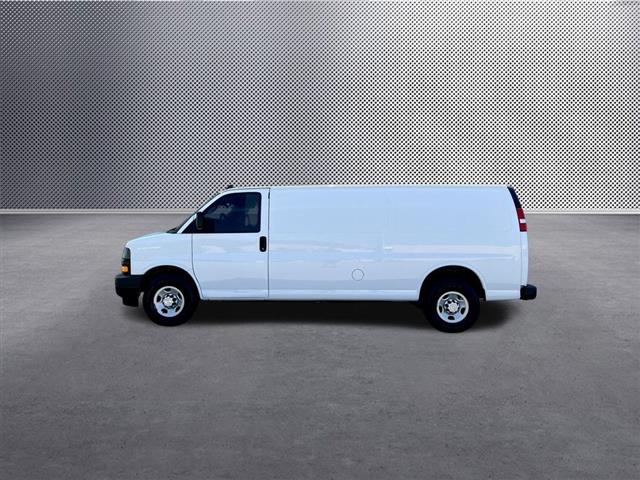 $24867 : 2020 Express 2500 Work Van image 4