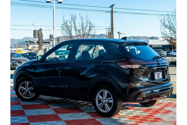 $15988 : Nissan Kicks 2024 S 4dr Cros image 4