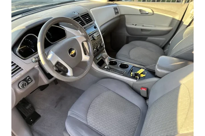 $5995 : 2011 Traverse LT image 8