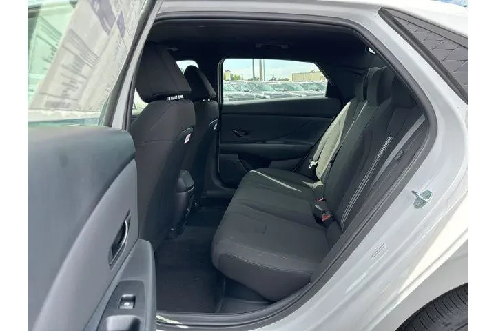 $27498 : Hyundai ELANTRA Hybrid 2025 image 5