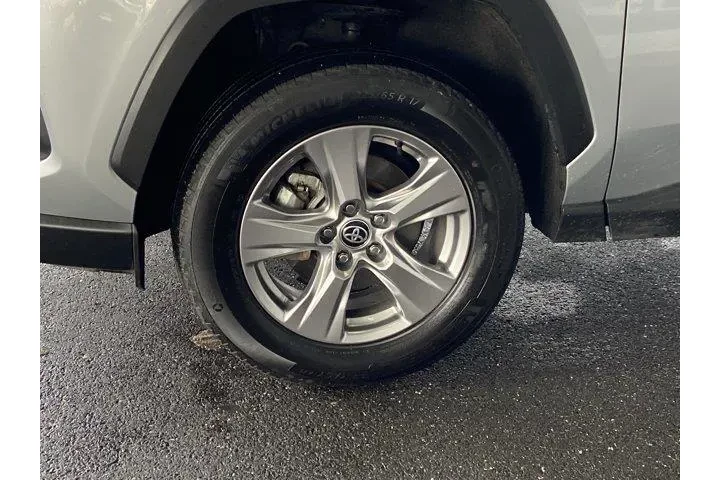 $25487 : Toyota RAV4 2024 AWD XLE 4dr image 9