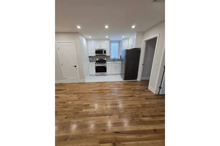 $1000 : Se renta apartamento amplio. image 2