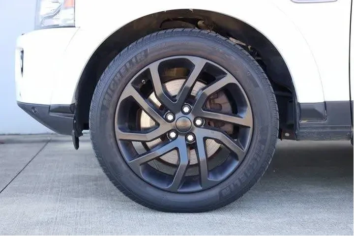 $13724 : Land Rover LR4 2016 AWD HSE image 9