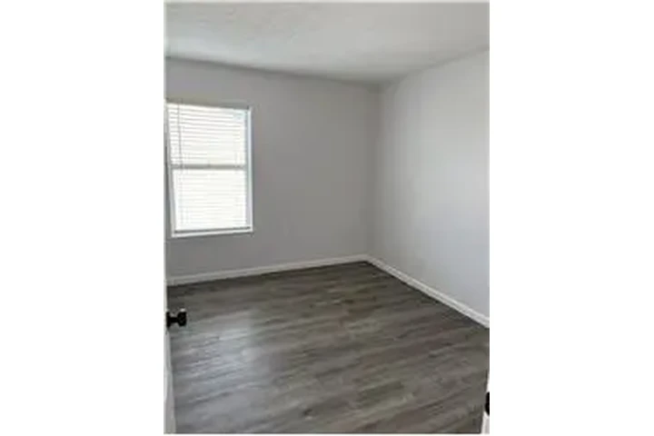 $1595 : Rental property with 3 bedro image 8