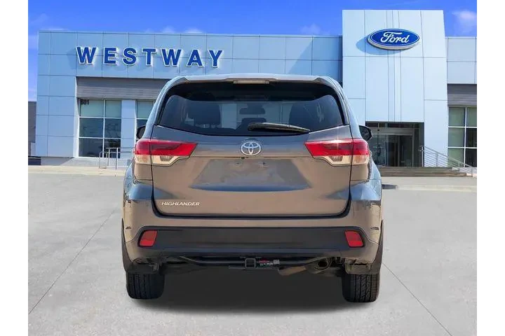 $19499 : Toyota Highlander 2019 LE 4d image 4