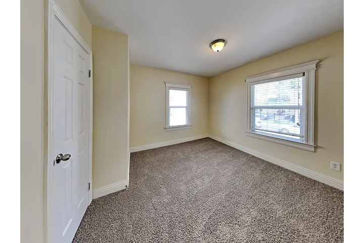 $2500 : SINGLE FAMILY HOME image 8