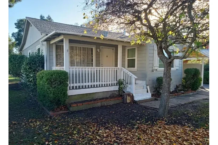 $1590 : Dec/Jan MOVE ASAP + utilities image 1