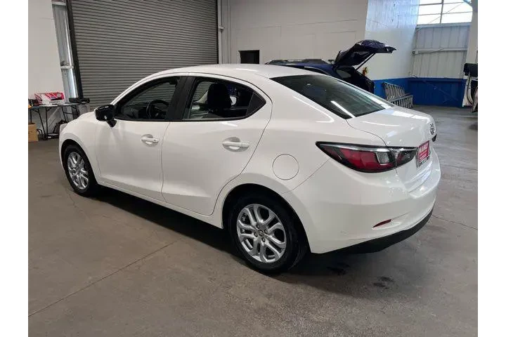 $13944 : Toyota Yaris iA 2017 image 5