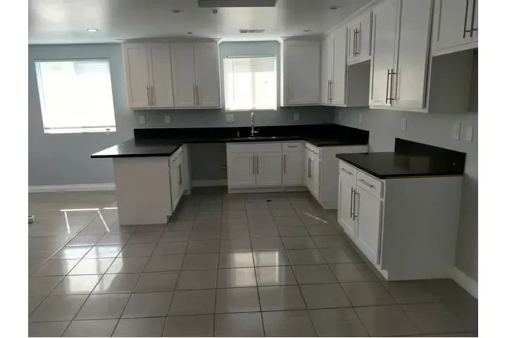 LARGE 3 BED, 2 BA, BUILT 2018 image 2