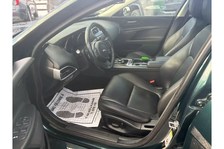 $12900 : Jaguar XE 2017 AWD 35t Premi image 10