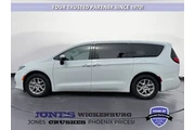 Chrysler Pacifica 2023 Touri thumbnail
