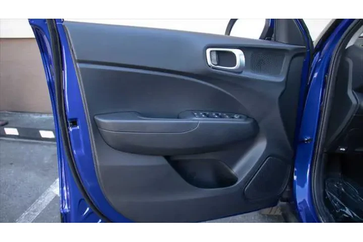 $20999 : Hyundai VENUE 2025 SEL 4dr C image 7