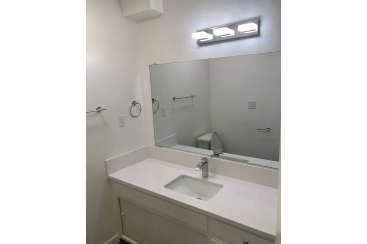 $2000 : 2Bed/2Bath Apt  for rent in LA image 7