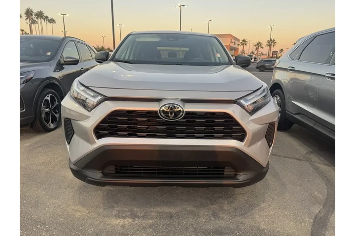 $27119 : Toyota RAV4 2024 LE 4dr SUV image 2