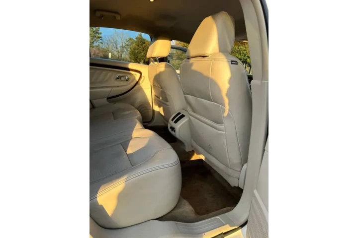 $3500 : 2011 Taurus Limited image 3