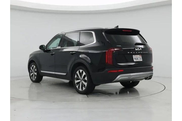 $27998 : Kia Telluride 2022 S 4dr SUV image 2