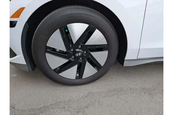 $22752 : Hyundai IONIQ 6 2024 SE 4dr image 3