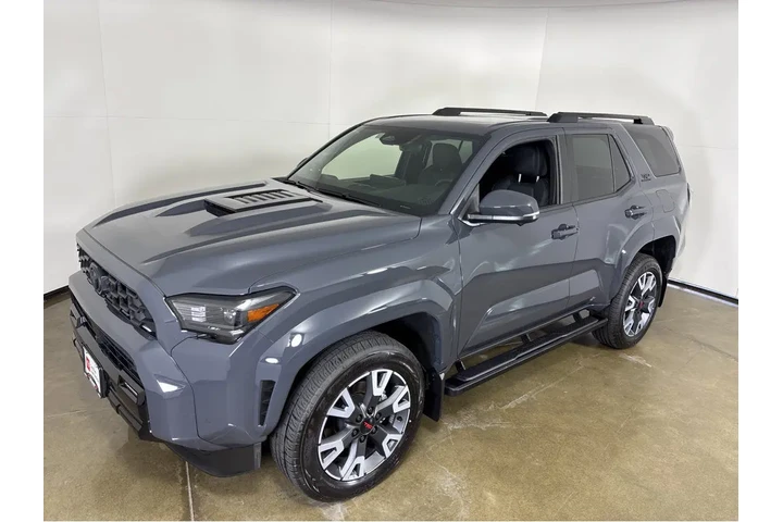 $56979 : Gold Certified2025 4Runner TR image 9