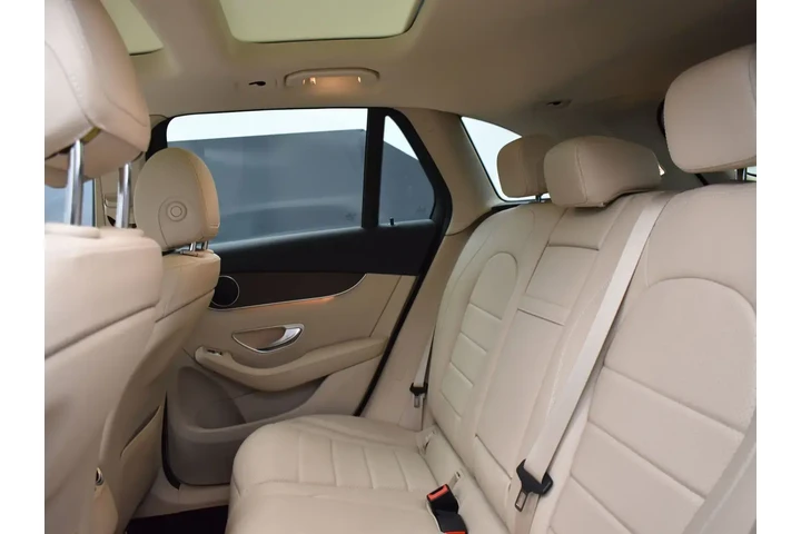 $28226 : Mercedes-Benz GLC 2021 AWD G image 7