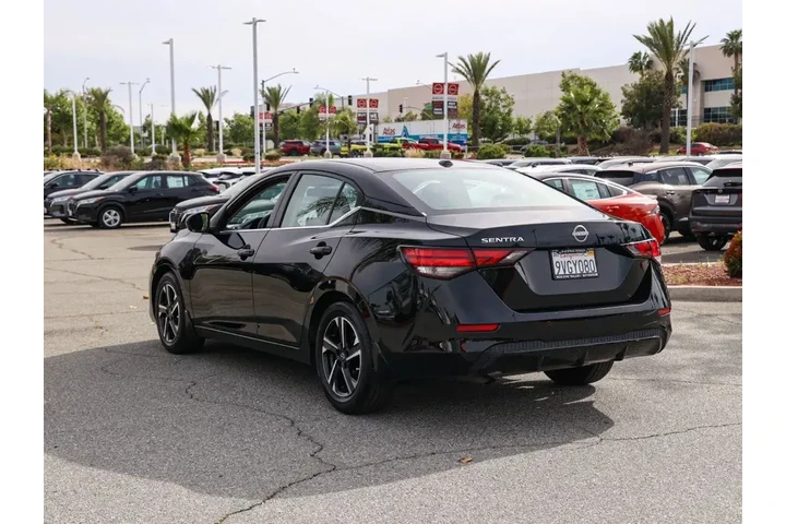 $19544 : Nissan Sentra 2025 SV 4dr Se image 6