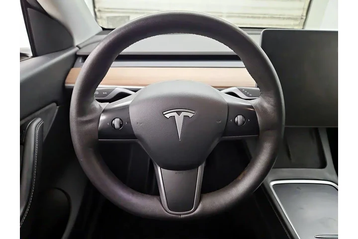 $27998 : Tesla Model Y 2021 AWD Long image 10