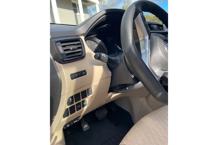$6800 : 2017 Nissan rogue S image 7