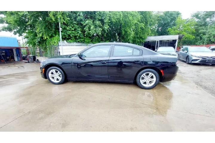 $13990 : 2021 Charger SXT image 8