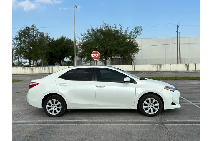 $1500 : Toyota Corolla 2017 image 4