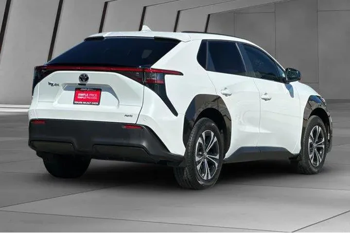 $24900 : Toyota bZ4X 2023 AWD XLE 4dr image 4