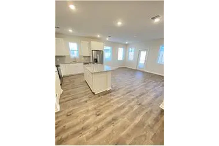 $1850 : Rental property with 3 bedro image 6