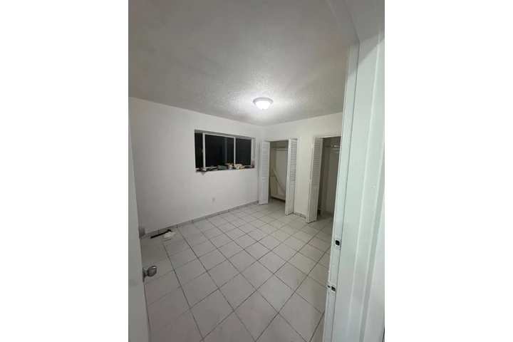 $3000 : RENTO CASA RECIEN REMODELADA. image 2