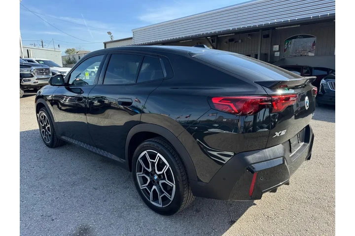 2025 BMW X2 xDrive28i image 6