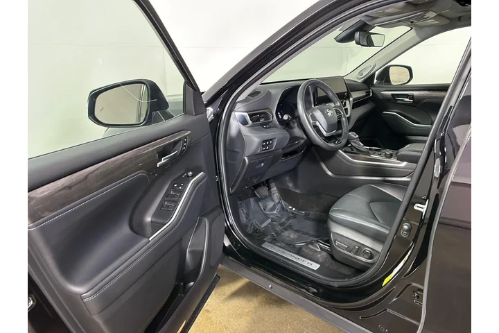 $45299 : 2024 Highlander Limited image 2