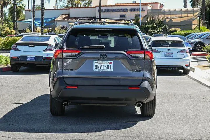 $23845 : Toyota RAV4 2021 XLE 4dr SUV image 6