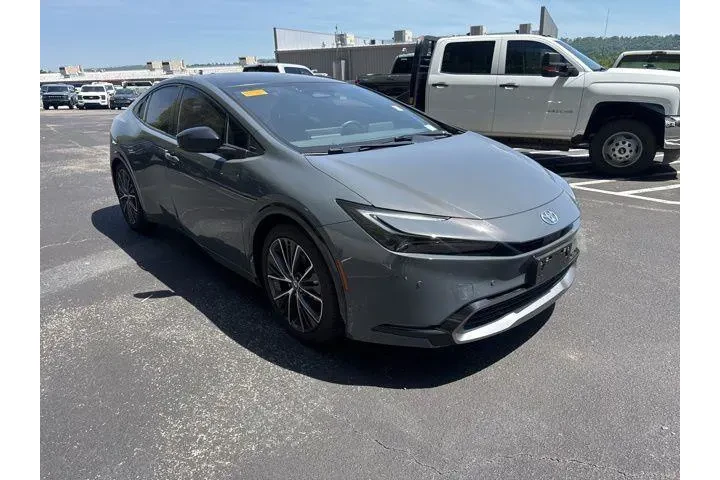 $30990 : Toyota Prius 2023 AWD LE 4dr image 1