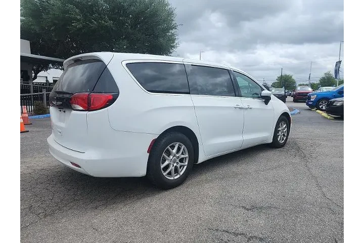 $20998 : Chrysler Voyager 2023 LX 4dr image 3