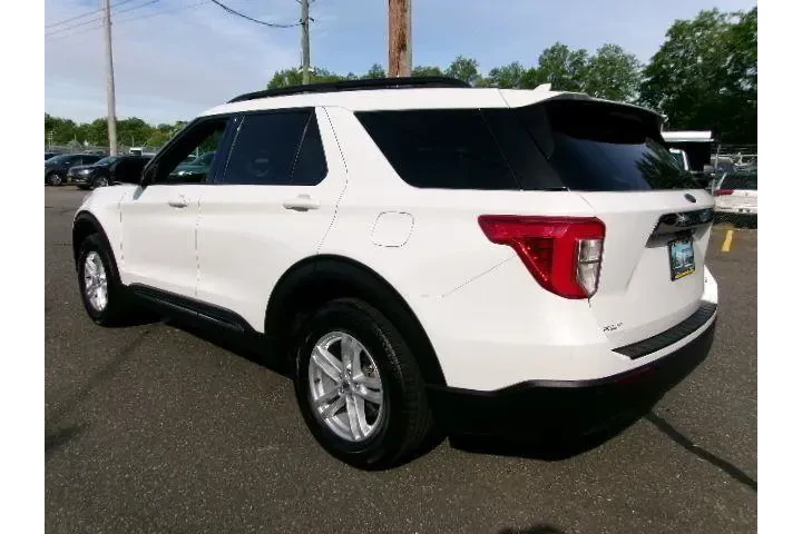 $31695 : Ford Explorer 2023 AWD XLT 4 image 8