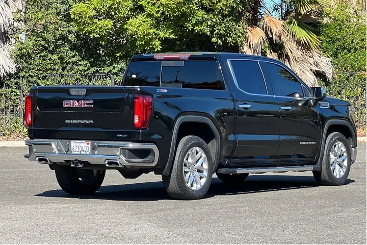 GMC Sierra 1500 2021 4x4 SLT image 3