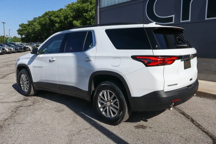 $32087 : 2023 Traverse FWD 4dr LT Leat image 6