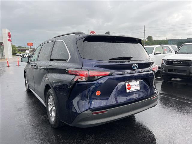 $41560 : PRE-OWNED 2021 TOYOTA SIENNA image 5