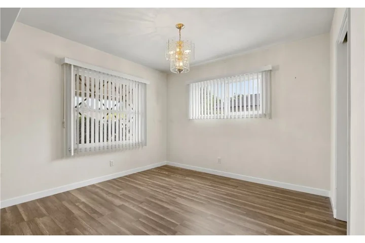 $2480 : 3Bed 2Bath House in South Gate image 7