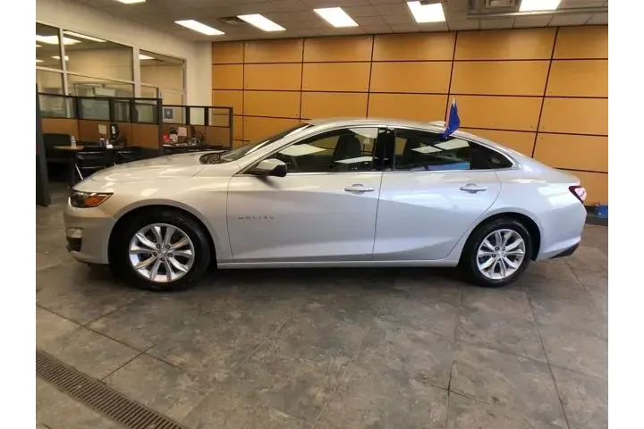 $17749 : Chevrolet Malibu 2020 LT 4dr image 4