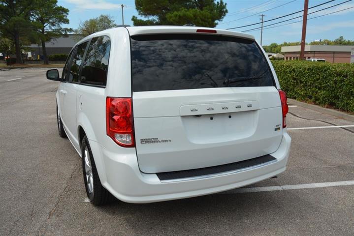 2018 Grand Caravan SXT image 9