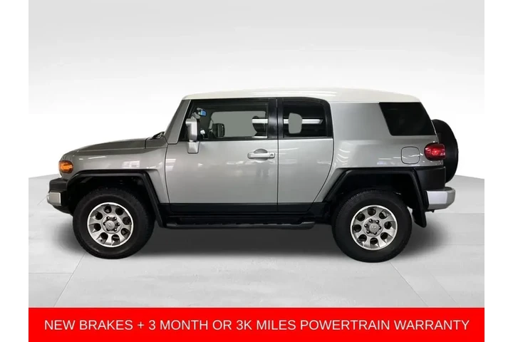 $28988 : 2012 FJ Cruiser 4WD 4dr Auto image 2