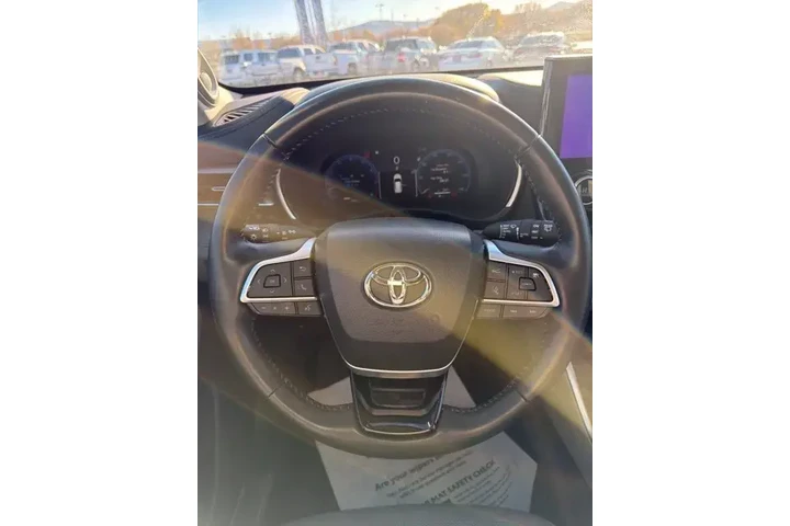 $38874 : Toyota Highlander 2023 L 4dr image 7