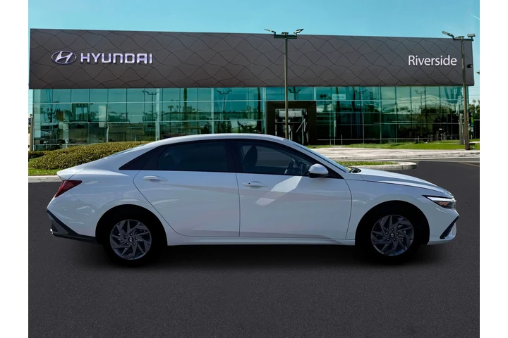 $27670 : Hyundai ELANTRA Hybrid 2026 image 9