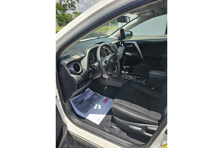 $8900 : 2015 Toyota RAV4 XLE image 5