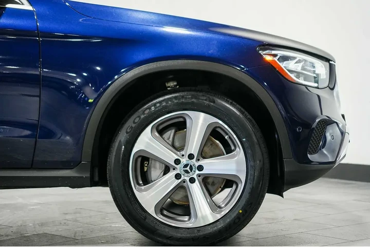 $22889 : 2020 GLC 300 image 9