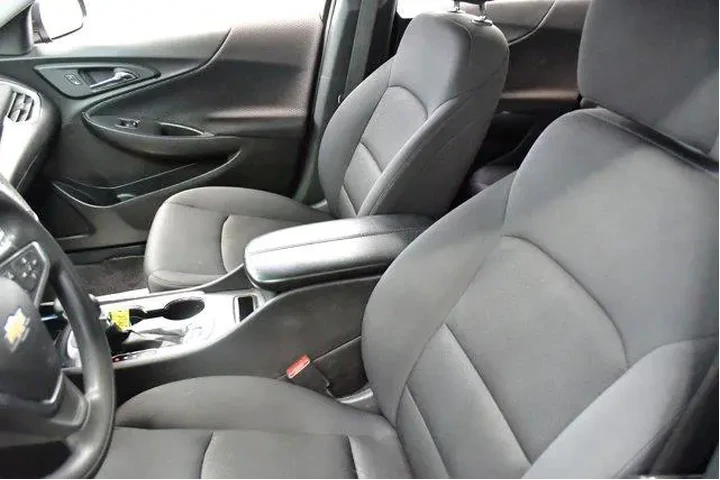 $15994 : Chevrolet Malibu 2023 LT 4dr image 9